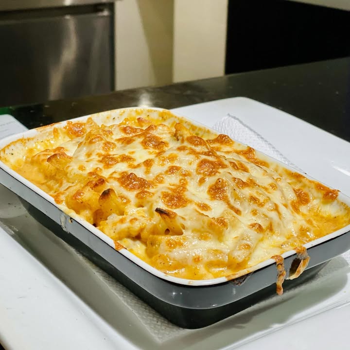 Golden baked pasta gratin